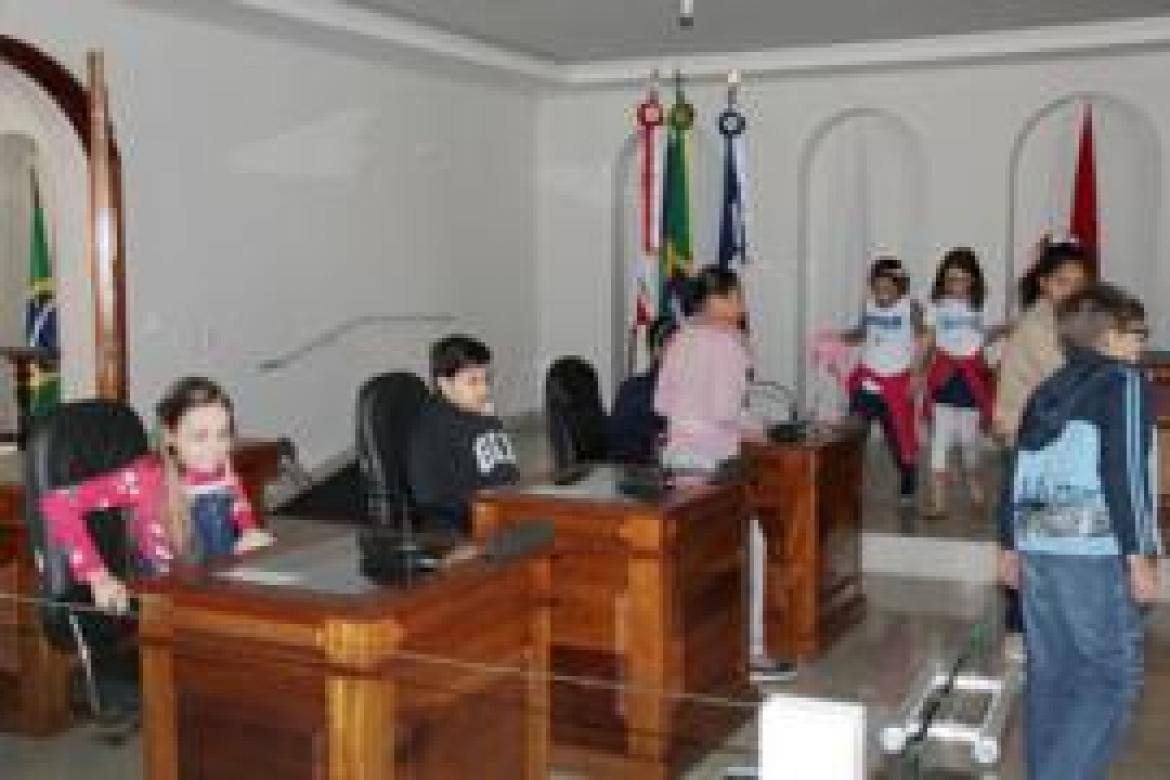 Os alunos irão desenvolver na Escola um trabalho chamado ‘Câmara Mirim’