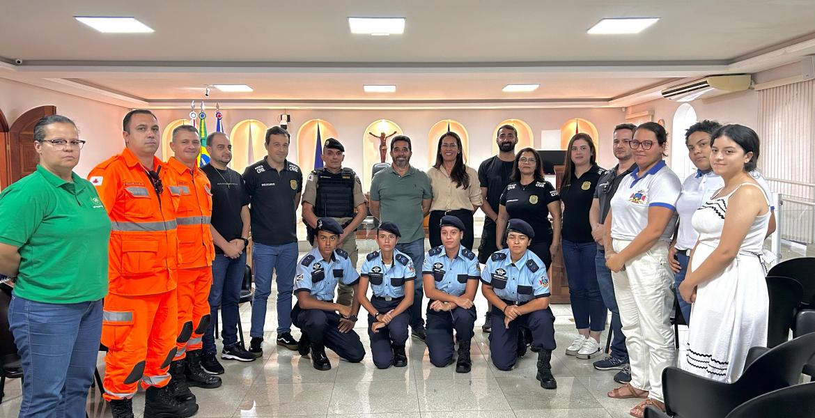 Sgt. Edna, Victor Rodrigues recepcionam Dep. Estadual Sgt. Rodrigues e forças de Segurança de Sacramento