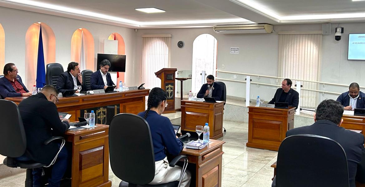 A extraordinária foi convocada para a tramitação de projetos em regime de urgência enviados pelo Executivo