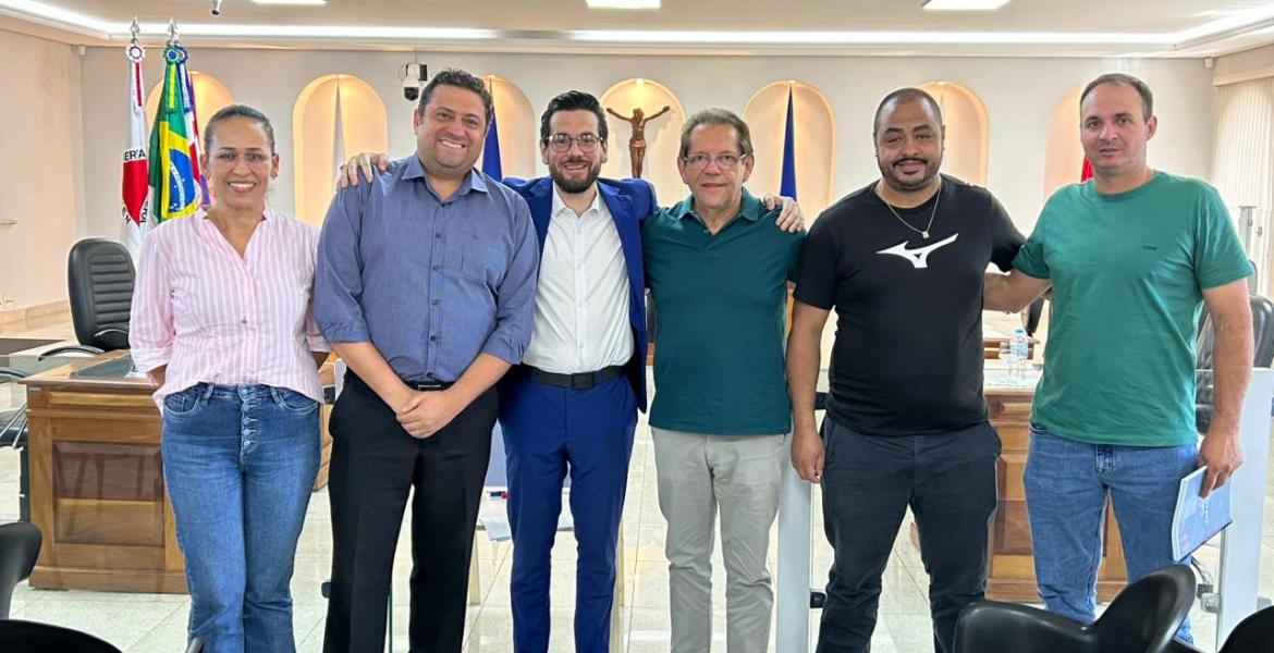 Na foto: Sgto. Edna, Dr. Talhys, Gustavo Nardi, Dr. Reginaldo, Marciano e Leandro.