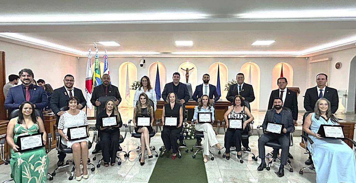 Na foto: vereadores e seus respectivos homenageados com o Cartão de Prata de Honra ao Mérito ‘Cerly Auxiliadora da Cunha’,