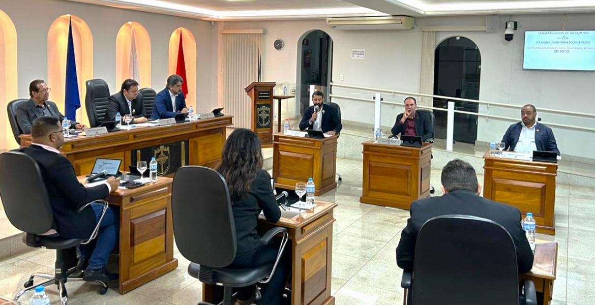 Durante a 12ª Reunião do 2º Período, os vereadores aprovaram um projeto de lei do Legislativo e um projeto de lei complementar do Executivo.