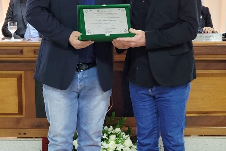 RÉGIS DANIEL BISINOTTO – Cartão de Prata de Honra ao Mérito ‘Marcenal Davi Bisinotto’ comemorativo ao Dia do Produtor Rural