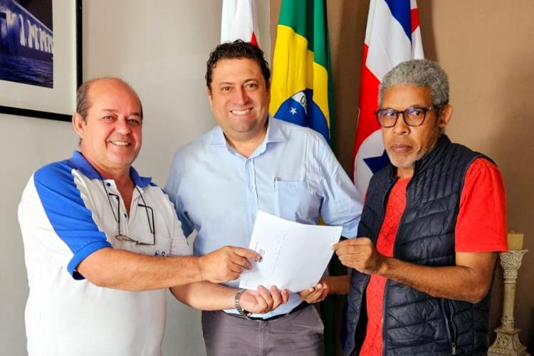 Na foto: Vanderlei Camargos, Dr. Talhys e Wanderley Ramalho