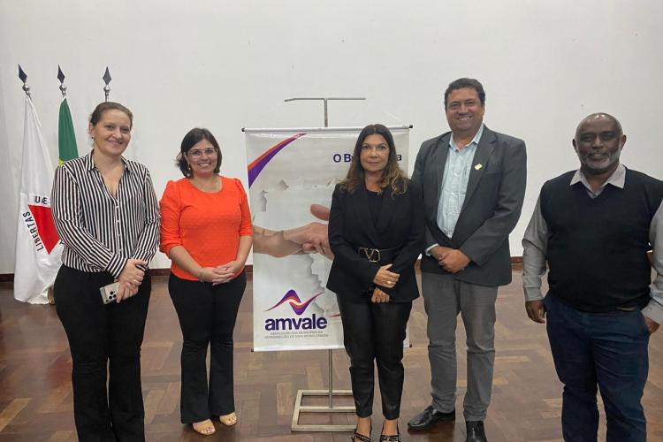 Na foto: Vanessa Faria, Júnia Camargo, Suely Jacob, Dr. Talhys e Dr. Túlio