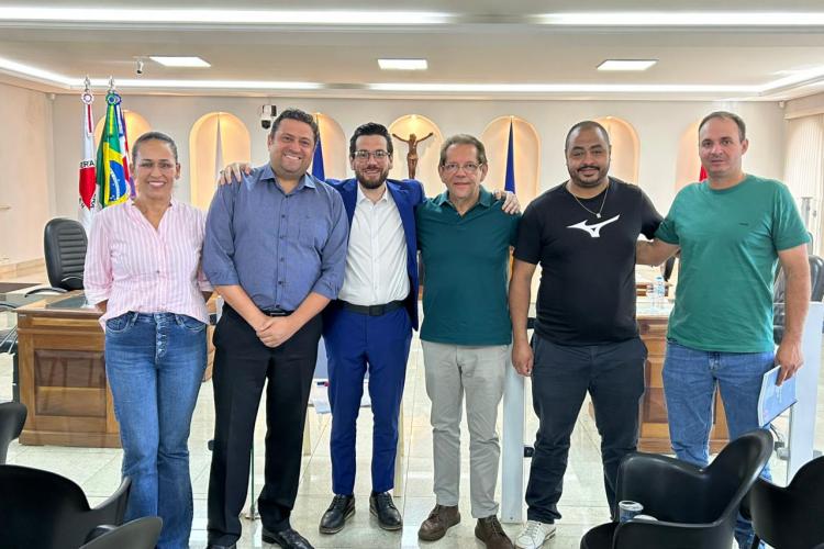Na foto: Sgto. Edna, Dr. Talhys, Gustavo Nardi, Dr. Reginaldo, Marciano e Leandro.
