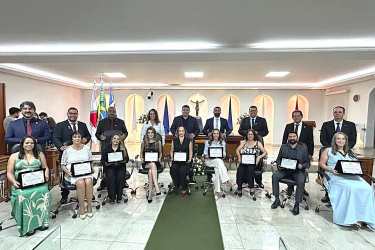 Na foto: vereadores e seus respectivos homenageados com o Cartão de Prata de Honra ao Mérito ‘Cerly Auxiliadora da Cunha’,