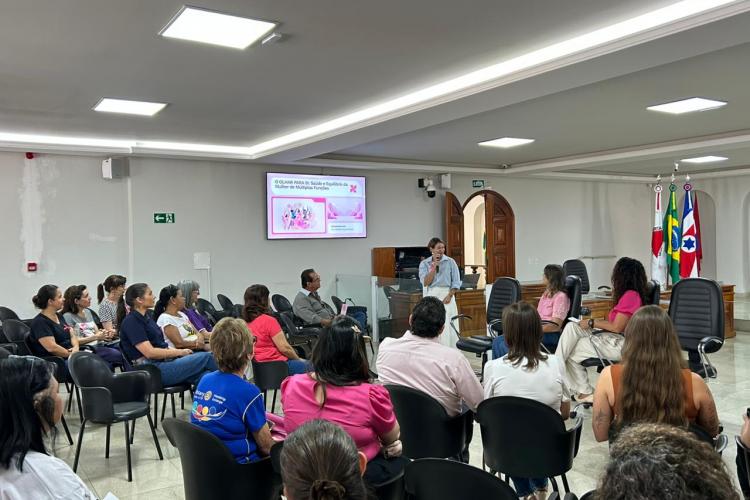 O bate-papo foi conduzido pela médica Dra. Mirelle Sousa Oliveira e a professora Cleusa Bisinoto