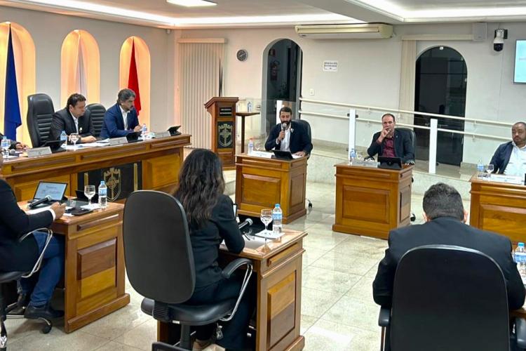 Durante a 12ª Reunião do 2º Período, os vereadores aprovaram um projeto de lei do Legislativo e um projeto de lei complementar do Executivo.
