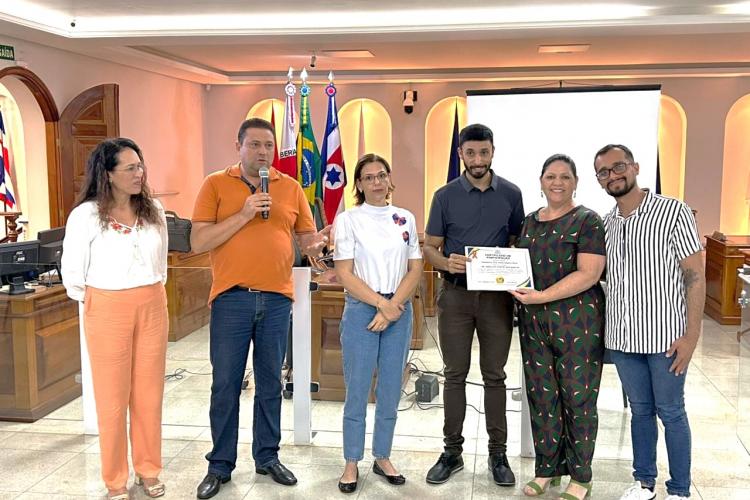 Palestra conduzida pelo psicólogo Arnaldo Júnior reuniu profissionais da Saúde e Educação, que ampliaram o debate 