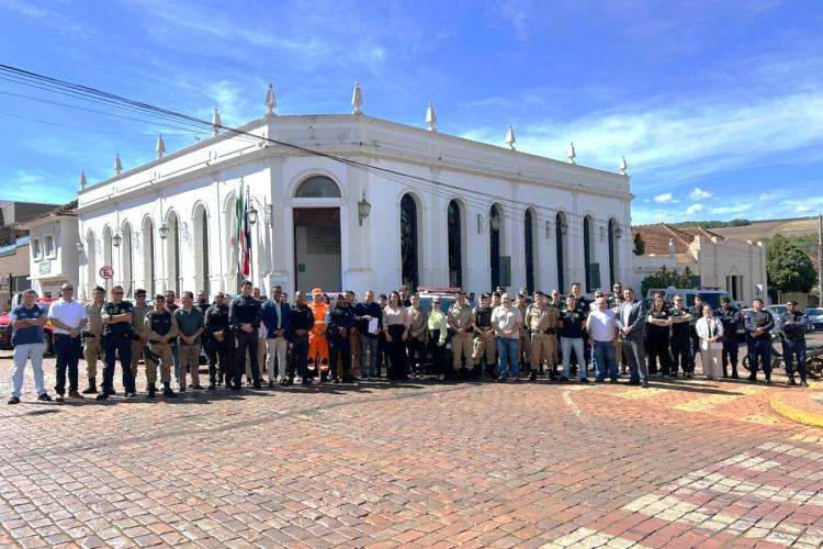 Evento reuniu autoridades do Legislativo, Executivo, Judiciário e alto comando das forças de segurança da região.