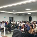 Prefeito e assessores participam da plateia