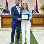 Victor Rodrigues e a homenageada professora Letícia Cristina Borges