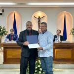 Vereador Marciano e seu servidor homenageado, Amarildo Flávio