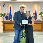 Carlos Bananal concedeu cartão de prata à professora Ester Ranuzi