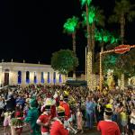 Ao fundo, o Paço Municipal Dr. Juca Ribeiro